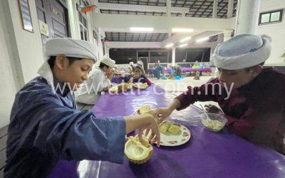 Utama 4 Majlis Santai Makan Durian Eratkan Silaturahim Warga ATLF Menjelang Ramadan